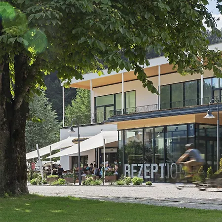 Natuerlich Hell - Camping & Aparthotel 4* Fügen